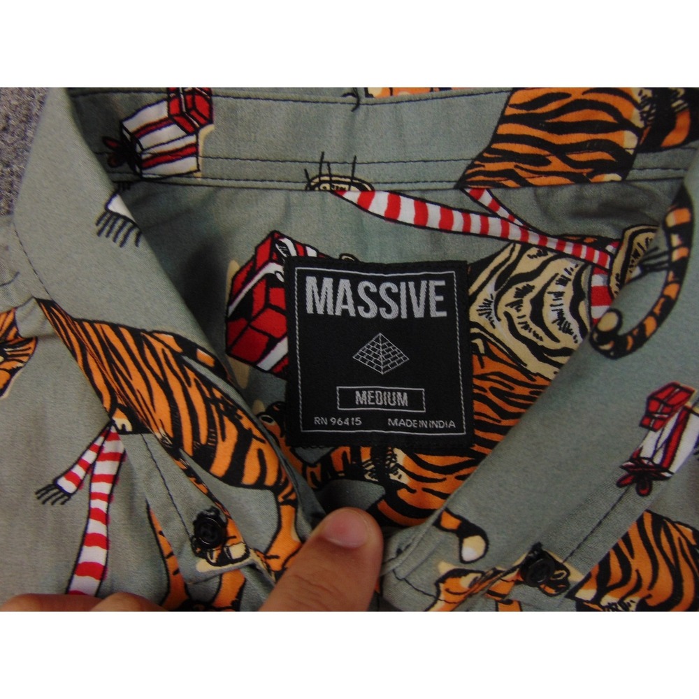 Massive Shirt Mens Mens Med Gray Santa Tiger Christmas Holiday Print - Picture 8 of 9